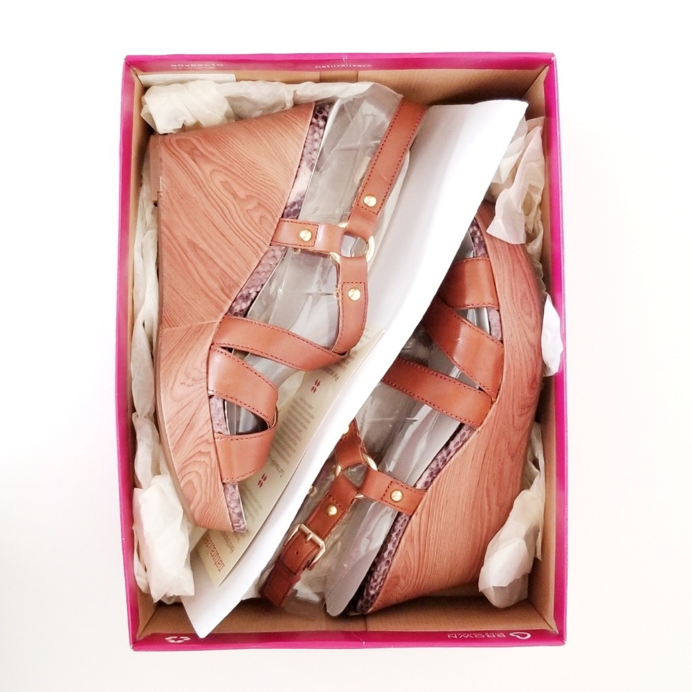 NWT Naturalizer Robyn Wedge Sandal size 8
